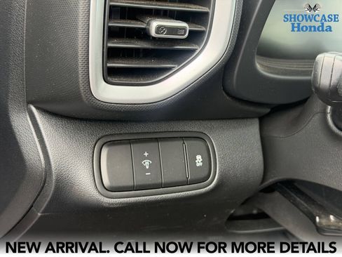 Used 2024 Hyundai Venue SEL FWD image 10