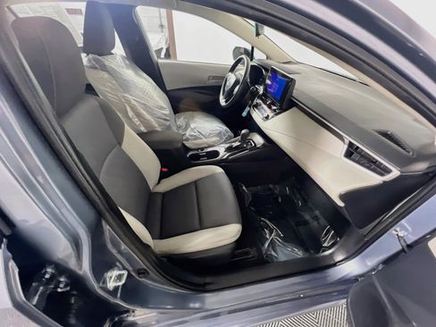 Used 2025 Toyota Corolla LE FWD image 31