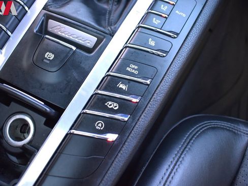 Used 2018 Porsche Macan GTS image 32