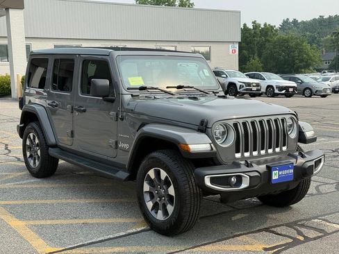 Used 2021 Jeep Wrangler Unlimited Sahara w/ Uconnect 4C Nav & Sound Group AWD/4WD image 8