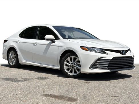 Used 2024 Toyota Camry LE FWD image 2