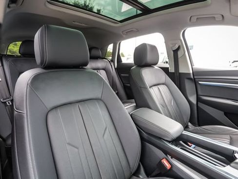 Used 2022 Audi e-tron Premium Plus AWD/4WD image 78