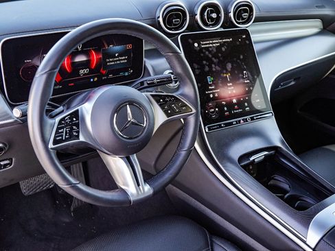 Used 2024 Mercedes-Benz GLC 300 image 8