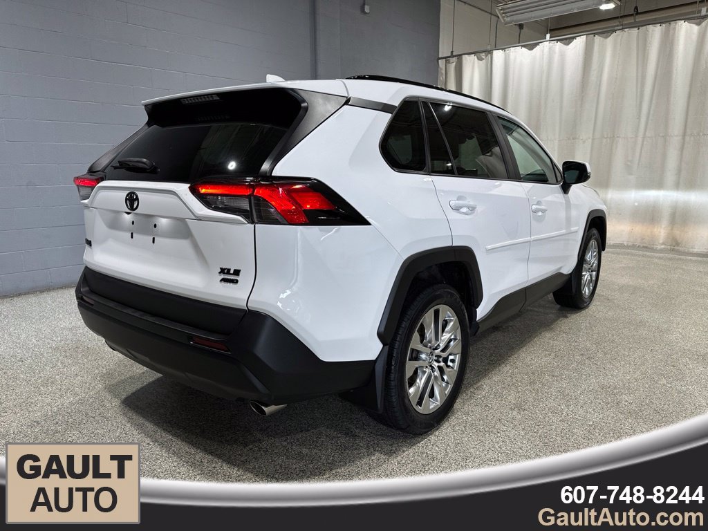 Used 2020 Toyota RAV4 XLE Premium AWD/4WD image 3
