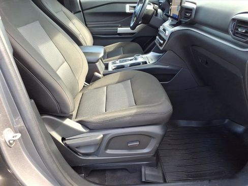 Certified 2022 Ford Explorer XLT image 10