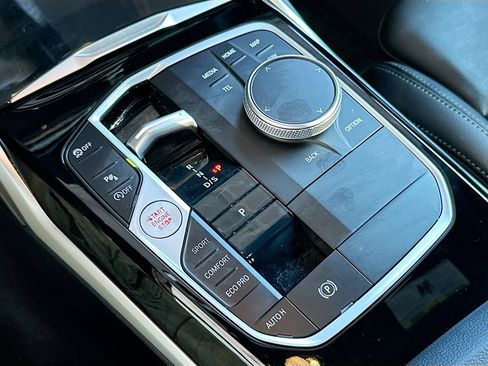 Certified 2023 BMW 330i 330i w/ Driving Assistance Package image 17