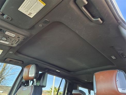 Used 2023 GMC Yukon XL Denali Ultimate image 10