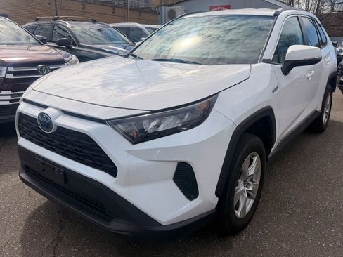 Used 2021 Toyota RAV4 LE image 1