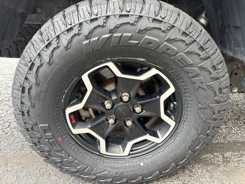 Used 2022 Jeep Gladiator Rubicon w/ Cold Weather Group AWD/4WD image 29