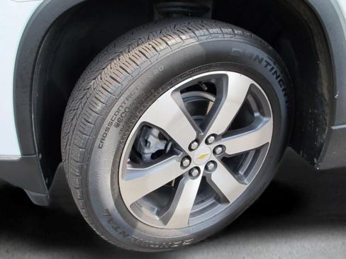 Used 2021 Chevrolet Traverse LT w/ LT Premium Package FWD image 25