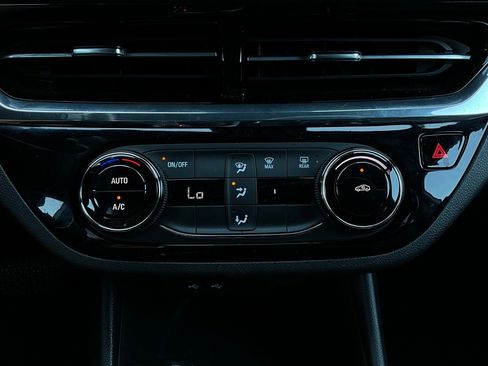 Used 2025 Buick Envista Sport Touring image 26