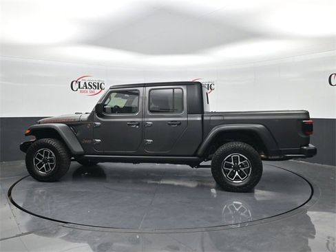 Used 2025 Jeep Gladiator Rubicon w/ Convenience Group image 2