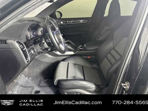 Used 2022 Porsche Cayenne Turbo S image 8