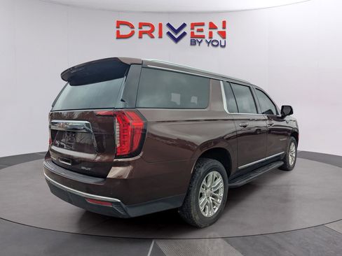 Used 2022 GMC Yukon XL SLT w/ SLT Luxury Package image 5