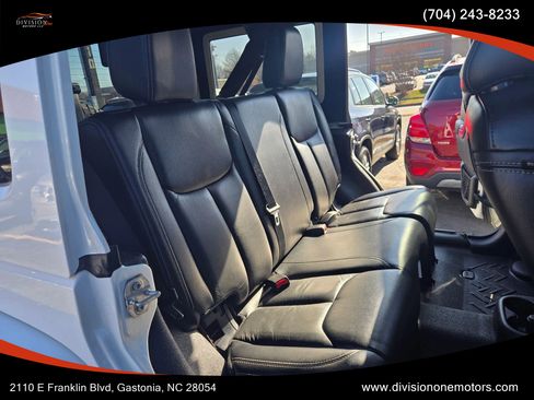 Used 2016 Jeep Wrangler Unlimited Rubicon w/ Connectivity Group image 10