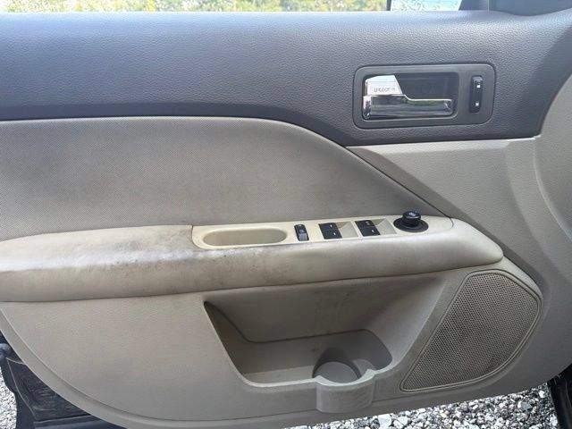 Used 2010 Ford Fusion S FWD image 16