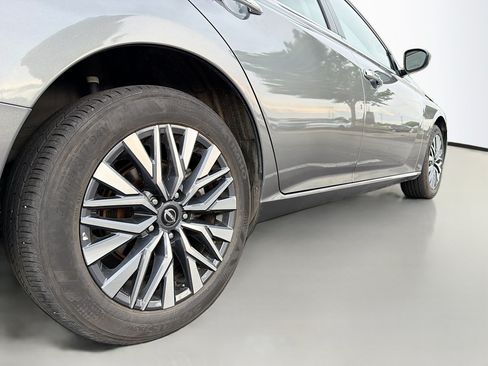 Used 2025 Nissan Altima 2.5 SV AWD/4WD image 14
