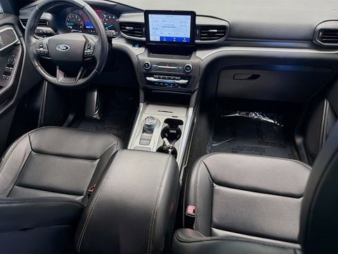 Used 2020 Ford Explorer XLT w/ Equipment Group 202A image 12