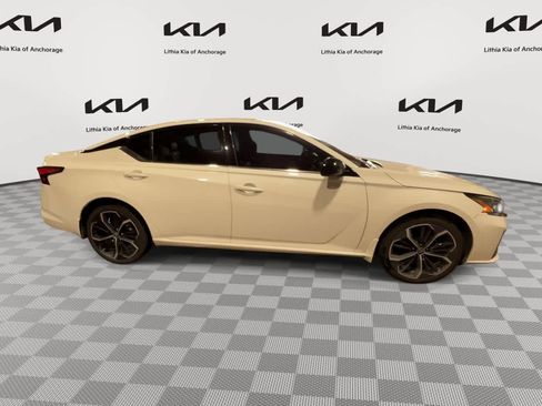 Used 2023 Nissan Altima 2.5 SR w/ SR Premium Package AWD/4WD image 9