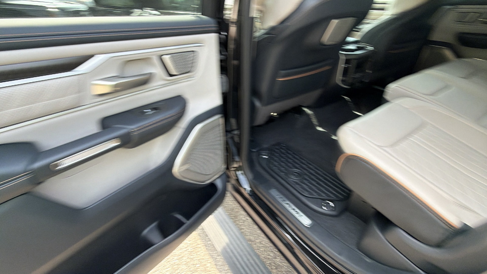 Certified 2025 RAM 1500 Tungsten AWD/4WD image 24