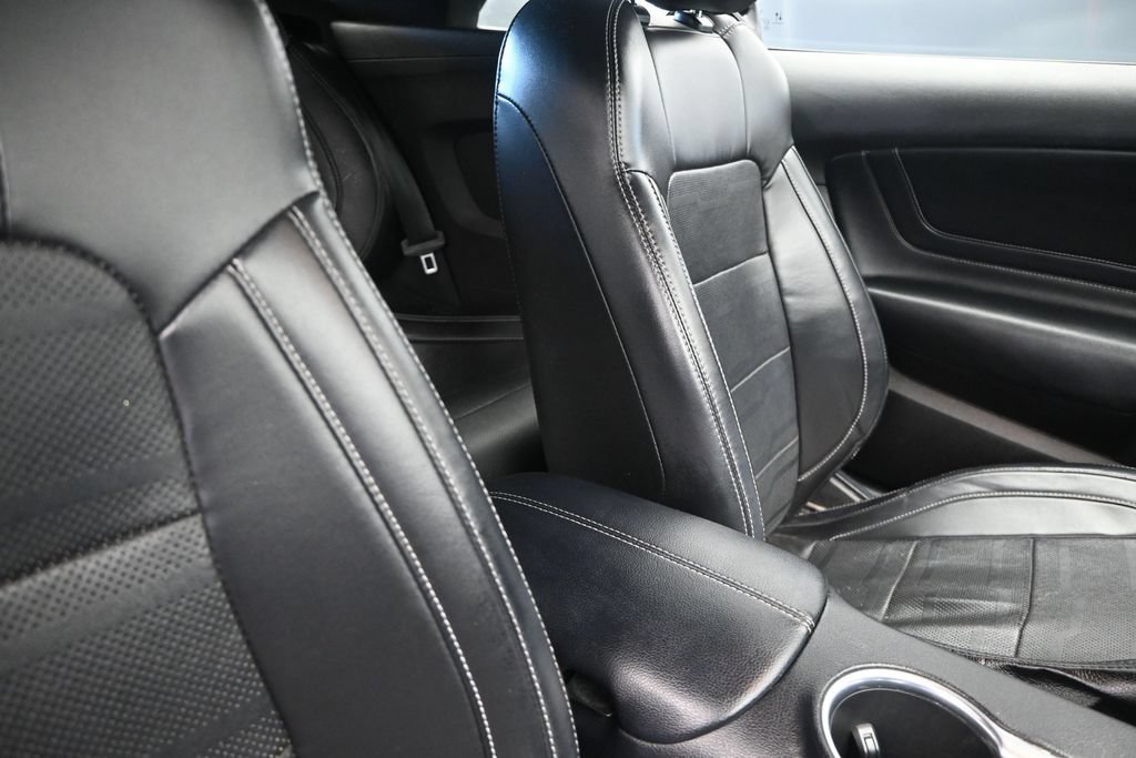 Used 2021 Ford Mustang GT Premium w/ Equipment Group 401A RWD image 23