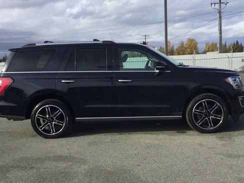 Used 2021 Ford Expedition Limited image 9