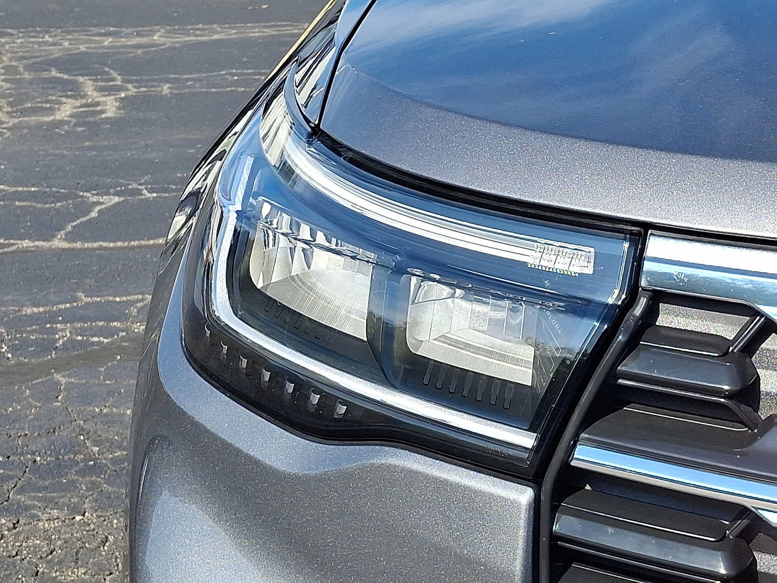 Used 2025 Ford Explorer Active w/ Active Comfort Package AWD/4WD image 9