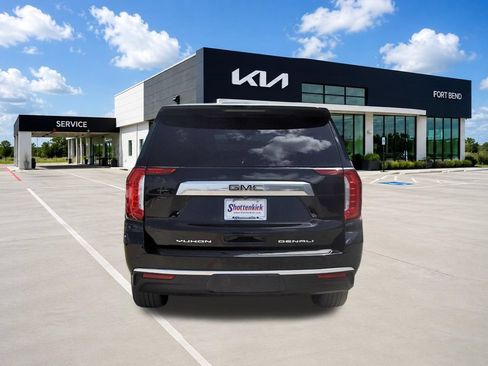 Used 2021 GMC Yukon XL Denali w/ LPO, Illumination Package AWD/4WD image 6
