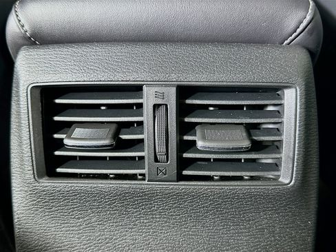 Used 2025 Mitsubishi Outlander SE image 27