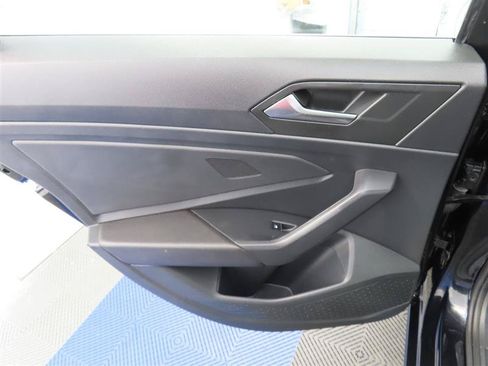 Used 2024 Volkswagen Jetta SE FWD image 25