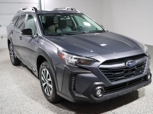 Used 2023 Subaru Outback Premium AWD/4WD image 5