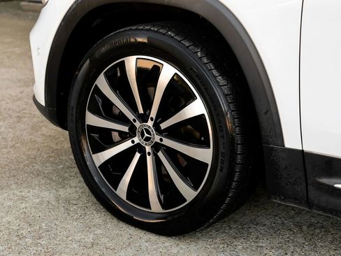 Used 2021 Mercedes-Benz GLB 250 4MATIC w/ Premium Package image 59