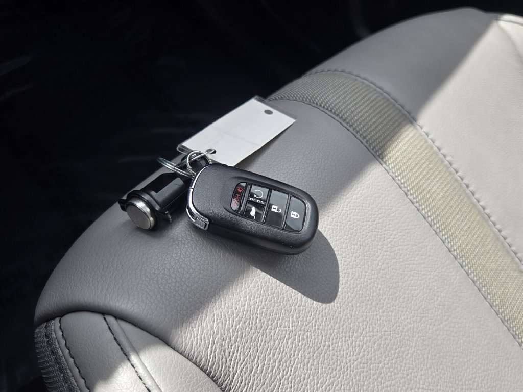 Certified 2025 Honda Pilot Touring image 21