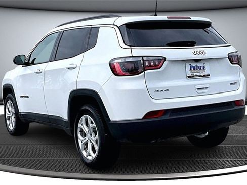 Used 2024 Jeep Compass Latitude image 4