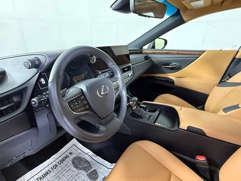 Used 2025 Lexus ES 350 w/ Premium Package FWD image 18