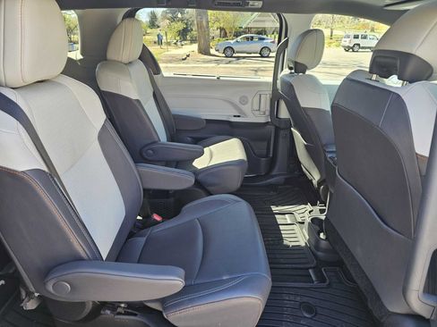 Used 2023 Toyota Sienna XSE w/ XSE Plus Package image 39