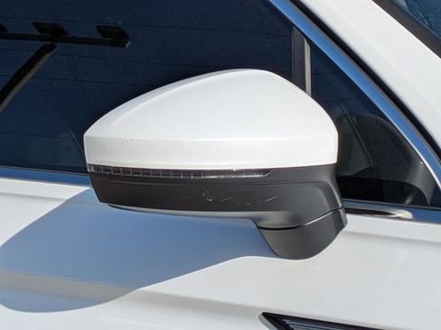Used 2023 Volkswagen Tiguan SE FWD image 12