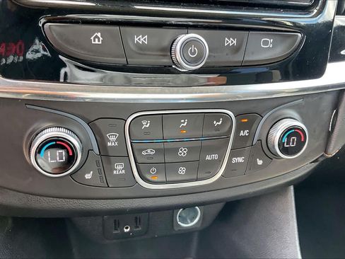 Used 2018 Chevrolet Traverse LT FWD image 28