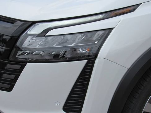 New 2026 Nissan Pathfinder SL FWD image 11