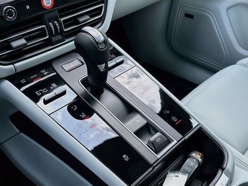 New 2026 Porsche Macan AWD/4WD image 19