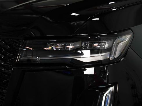 Used 2023 Cadillac Escalade Premium Luxury image 14