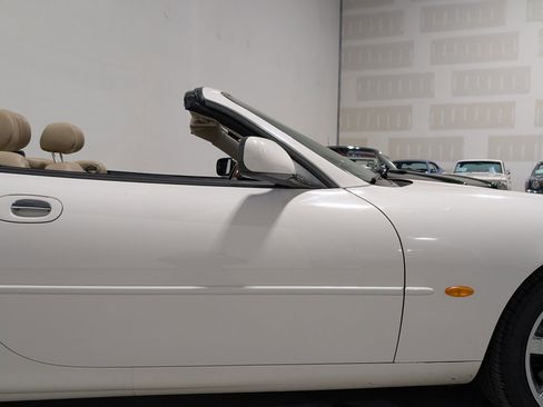 Used 2003 Jaguar XK8 Convertible image 39