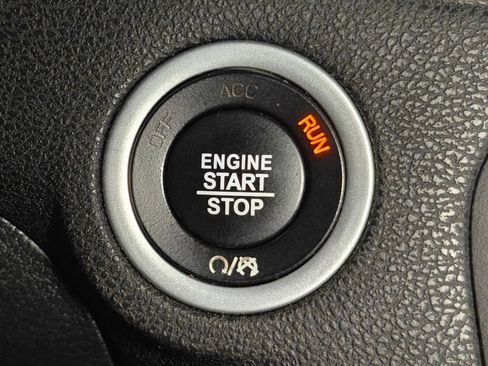 Used 2018 Dodge Charger SXT RWD image 9