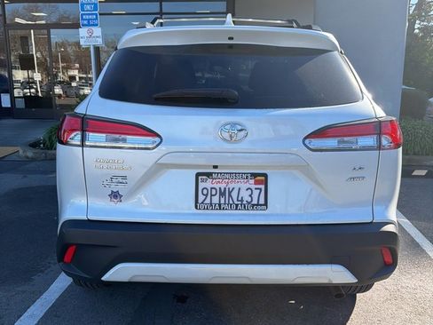 Used 2024 Toyota Corolla Cross LE image 2