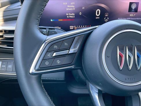 Certified 2025 Buick Enclave Preferred image 22