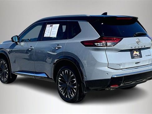 Used 2024 Nissan Rogue Platinum image 4