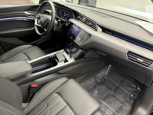 Used 2024 Audi Q8 e-tron Prestige w/ Prestige Package image 32
