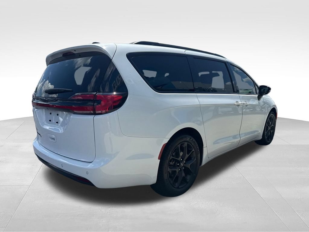 Used 2024 Chrysler Pacifica Touring-L w/ S Appearance Package FWD image 17