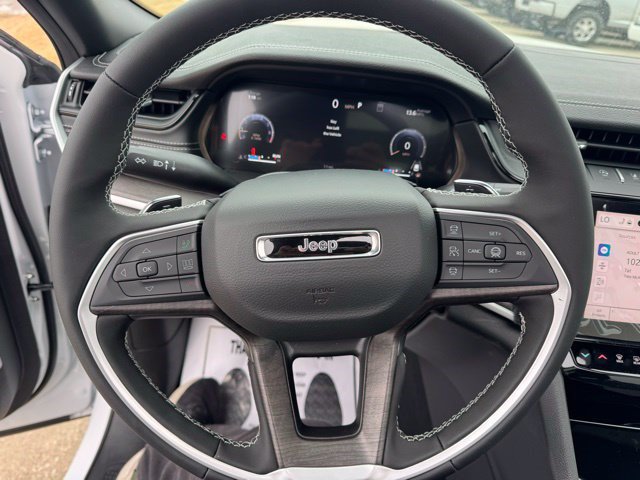 New 2026 Jeep Grand Cherokee Limited w/ Luxury Tech Group II AWD/4WD image 17