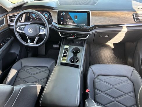 Certified 2025 Volkswagen Atlas SE image 13